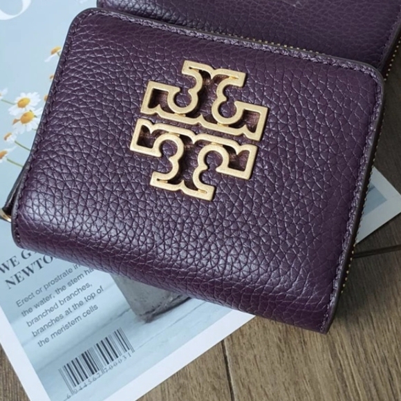TORY BURCH BRITTEN BIFOLD WALLET - Picture 1 of 9